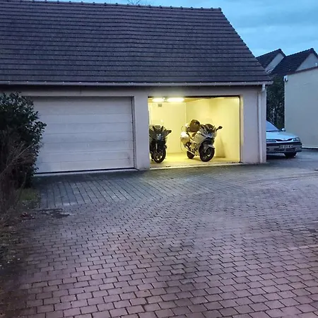Apakabar Homestay, 6 Personnes, Proche Gare Melun, Parking Prive Lejlighed *