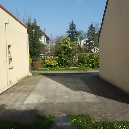 Lejlighed Apakabar Homestay, 6 Personnes, Proche Gare Melun, Parking Prive *